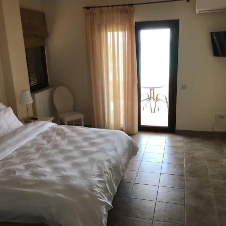 Villa M Varkes Nea Moudania