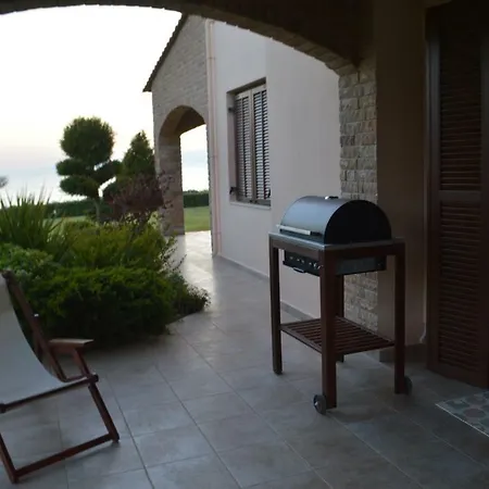 Villa M Varkes Nea Moudania