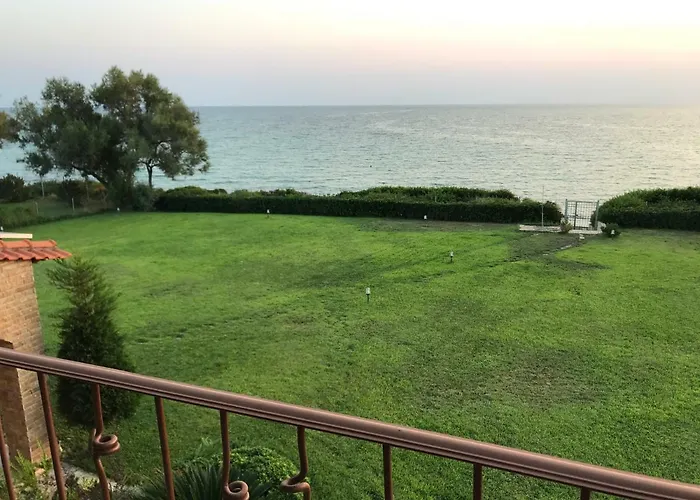 M Varkes Villa Nea Moudania