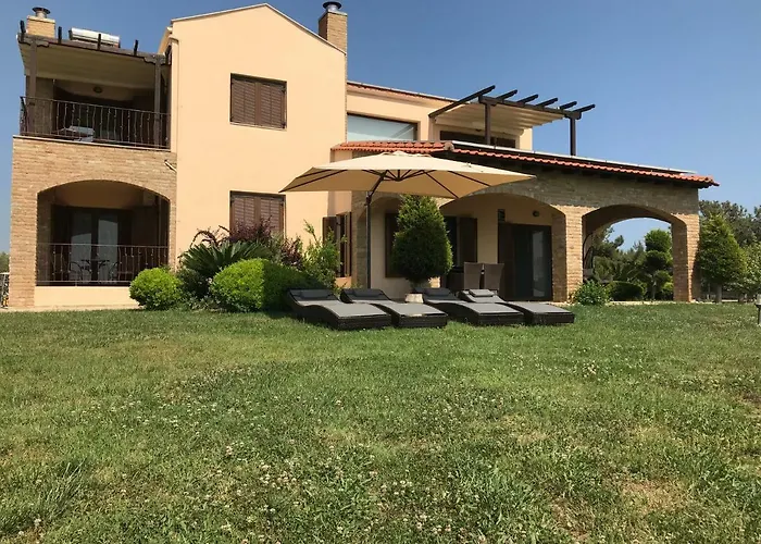 M Varkes * Nea Moudania